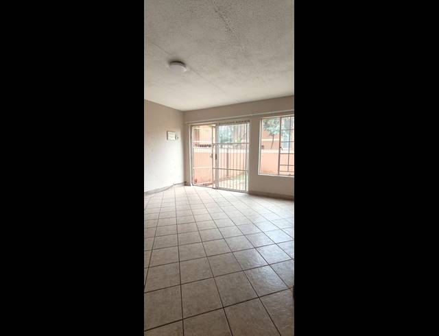 2 BEDROOM TOWNHOUSE FOR SALE IN VAALPARK